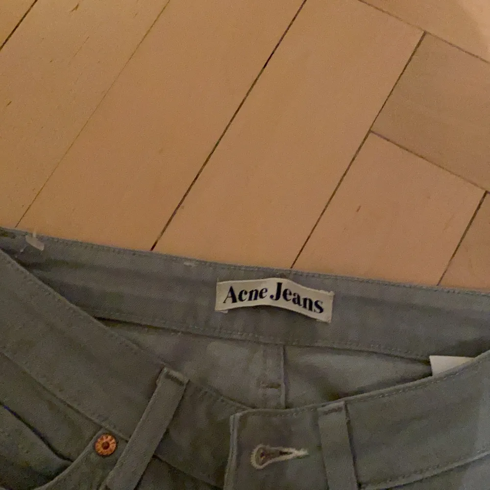 Dessa hyfsat lågmidjade gråa Ance jenasen är köpte på Martys i Helsinborg förra året altså är dom äkta. Dom sitter skit snyggt men köptes i fel storlek:( så jag säljer dom nu skriv privat för föer bilder 💕💕(. Jeans & Byxor.