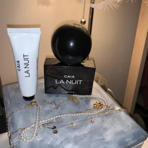 caia parfym - säler min caia parfym jag fick i julklapp då den inte kommer till andvänfning. endas testad 1 gång så spm ny. köparen står för frakten🖤