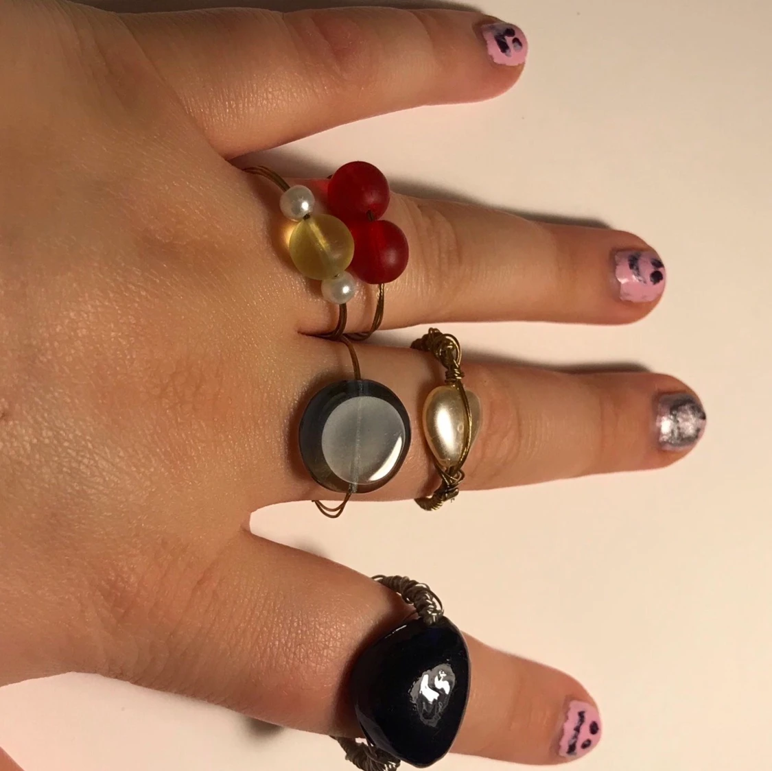 5 st ringar i både silver och guld