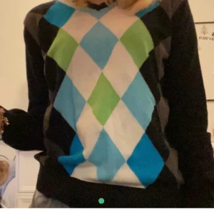 Söker ! - Letar en väst lika som den på bilden , st: 32-34  skriv om du vet något 💘💝 (spelar ingen roll vilken färg eller märke) 