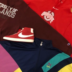 50% OFF VILL BLI AV MED ALLT (VINTAGE) - 50 procent på alla dessa över feta vintage kläderna (förutom annonser som är 🔴 markerade). Första bilden är allt ifrån 125-300kr. Andra bilden 150kr. Tredje bilden runt 99kr. Mer detaljer om plaggen finns i min profil. Erbjudandet gäller från 3 januari till 6 januari. Först till kvarn!! 🌱🌎