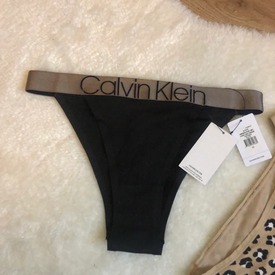 Calvin Klein  - 91