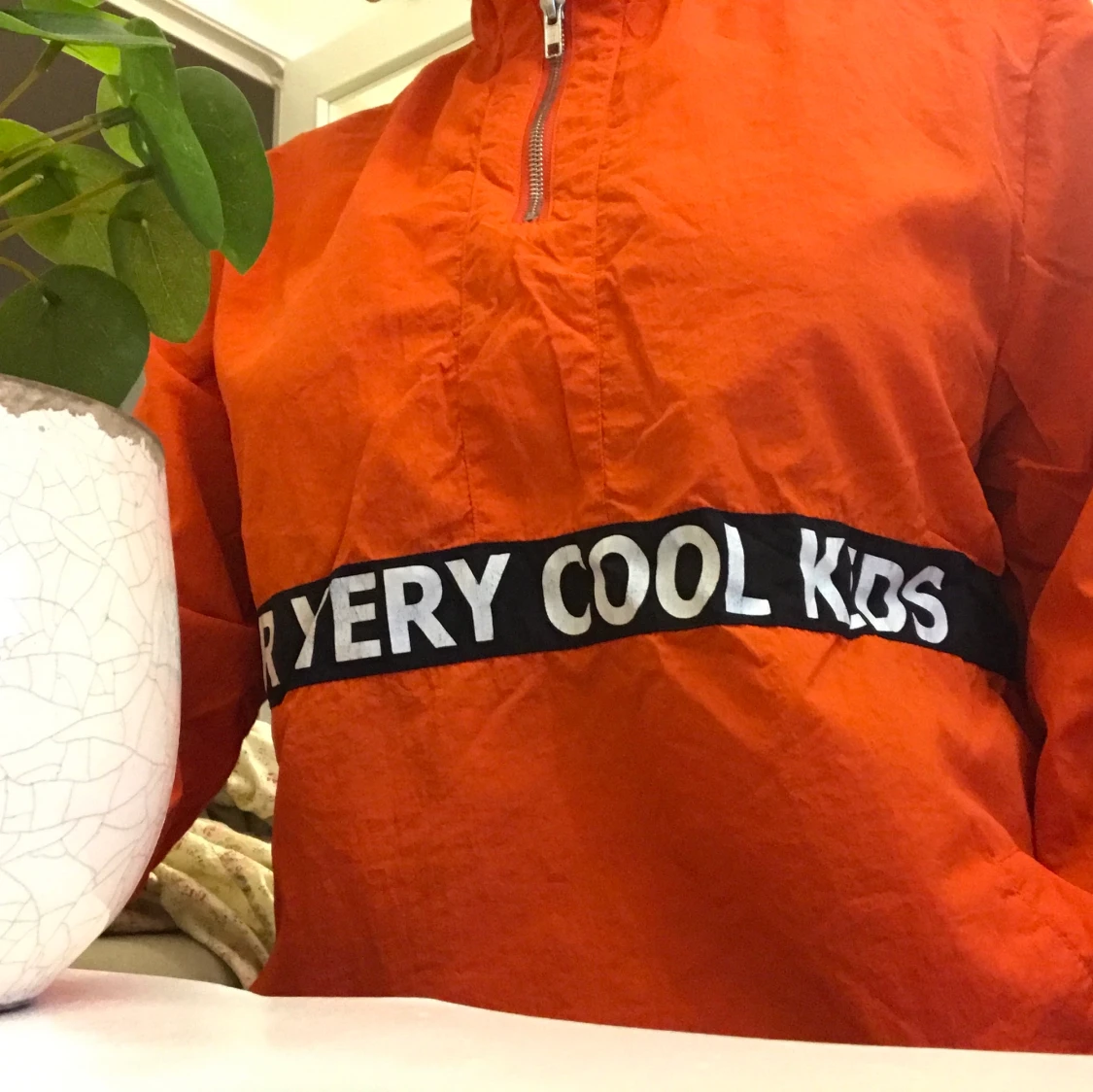 Orange vindjacka från FVCK - 90