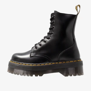 Dr Martens Platform  - Som nya, använda ett fåtal gånger :) nypris 2200