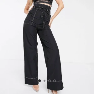 Missguided x madison beer byxor  - Asfina men lite små på mig. Väldigt höga 😩 slutsålda. Köpare står för frakt, möts ej upp! 🌸