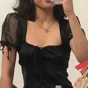 svart klänning XS  - superfin svart klänning från motel rocks.                                 Bara använt 2 gånger🤍🤍🤍kan mötas upp i Göteborg, annars 40kr för frakt :)