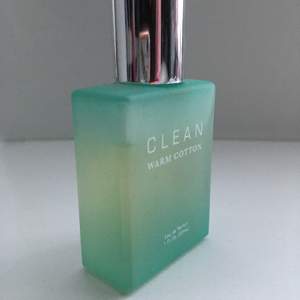 En nästan oanvänd clean parfym, säljer på grund av inte min doft❤️det är 30ML 