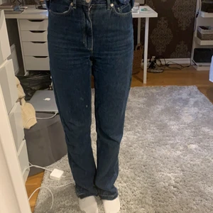 raka jeans - säljer mina raka jeans från carin wester i storlek 34💕