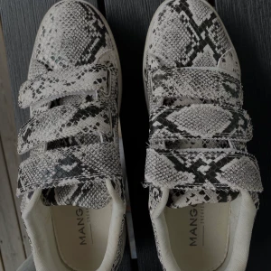 Skor - Skor från mango storlek 39🤍 nästan aldrig använda så i mycket bra skick. 100kr (frakt tillkommer)