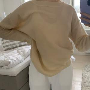 En gul stickad tröja från lager 157, knappt använd⭐️ mjuk och lång i ärmarna💛