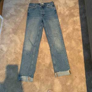 Raka jeans från Gina trugor 