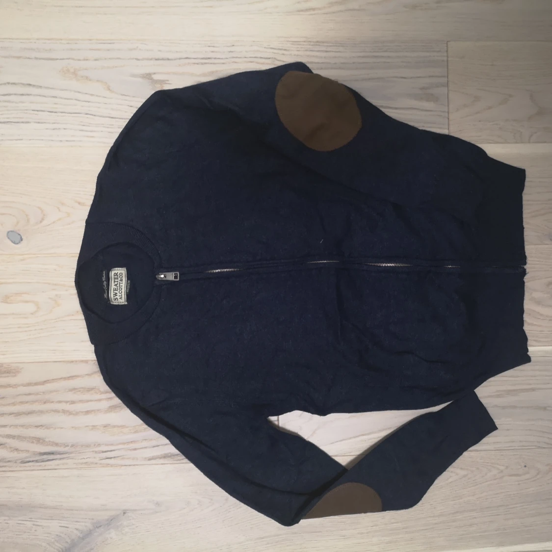 Cardigan Alcott Premium, medium size