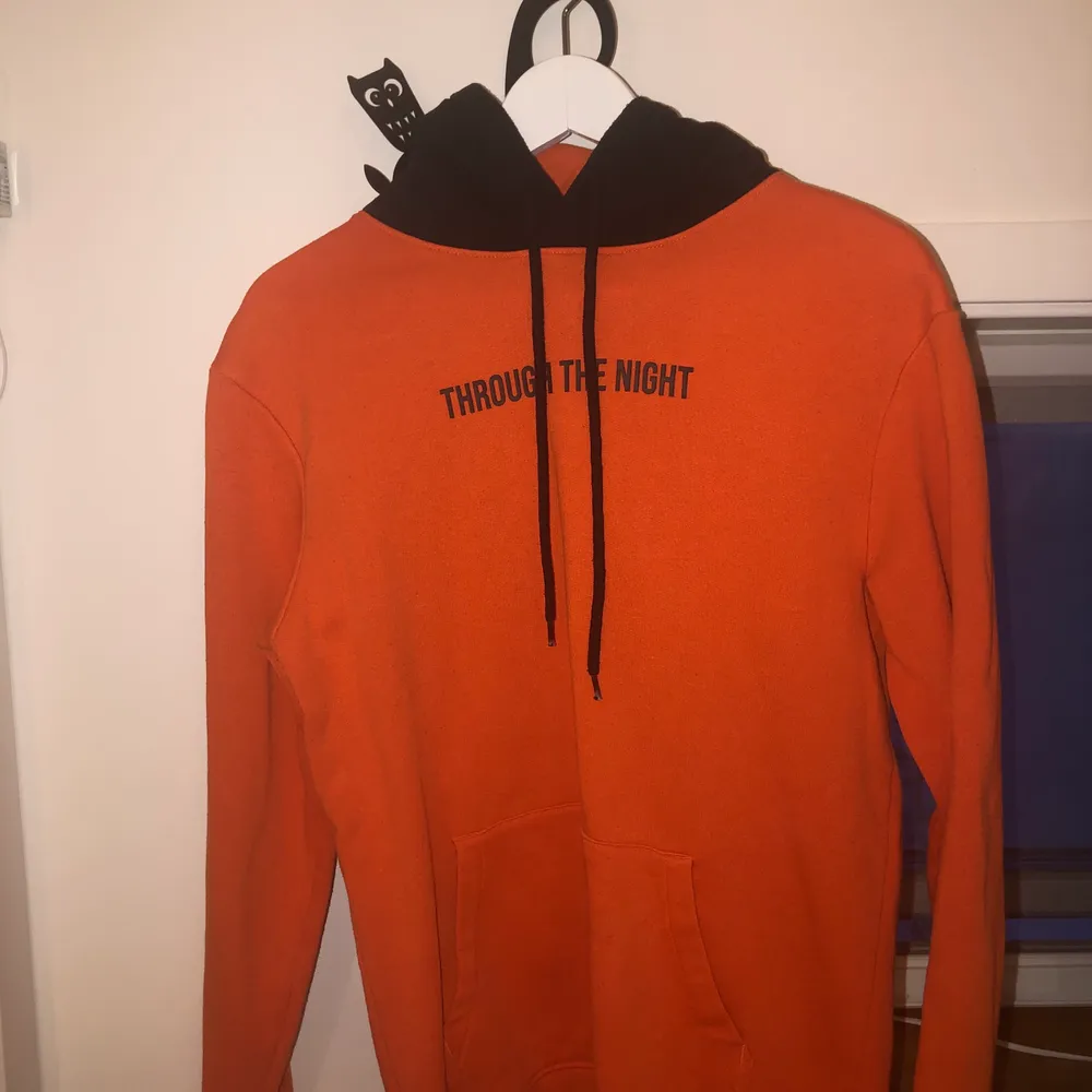 Använd men bra skick, bra passform.. Hoodies.