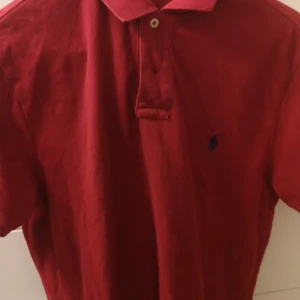 Ralph Lauren M - Kortärmad Ralph Lauren slimfit storlek M använd några gånger. 