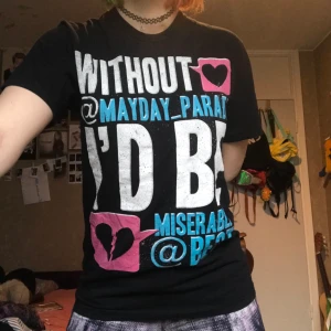 En myday parade band tröja  - En snygg mayday parade band tröja texten är lite sprucken, det är den bästa förklaringen jag kan ge meb ni kan se på bild tre. Storlek M. Kan mötas upp i Stockholm eller posta. Frakt 44kr. Meddela mig om eventuella frågor 