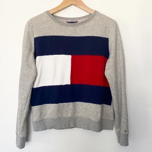 Tommy Hilfiger tröja - Snygg Tommy Hilfiger tröja i fint skick! 