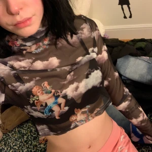 Mesh - Meshtoppar!! Första från shein, stl s använd en gång. Andra från zara, stl s. Sista från monki, stl xs. 50kr st inkl frakt