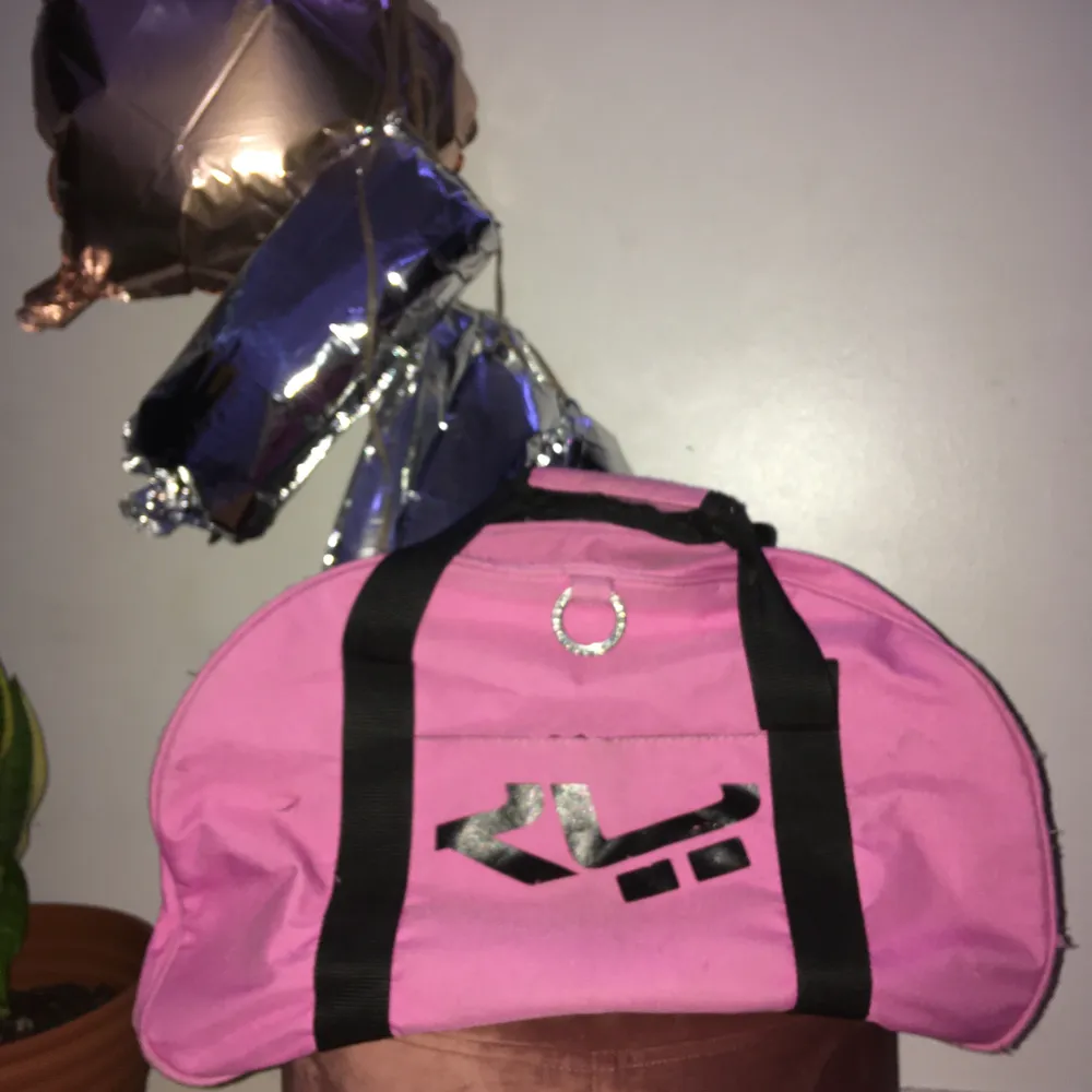 Gymbag i rosa från RÖNISCH! Skitsnygg💯. Väskor.