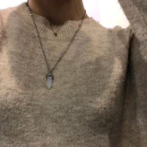 Drop halsband. - Drop halsband. 200kr, frakt ingår. Sten av Opalite, silverpleterat och nickelfria 🤍