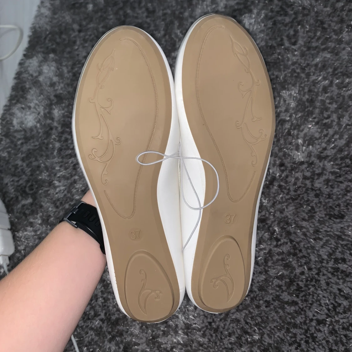 Ett par oanvända skor - 90