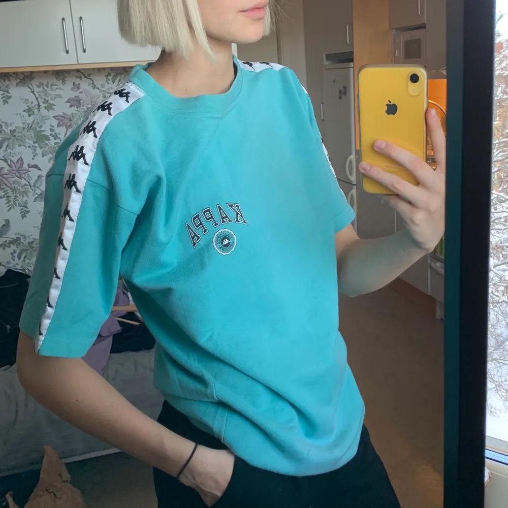 En gammal vintage T-shirt från Kappa! 💥✨ Köpt på Beyond Retro. Passar alla kön. . T-shirts.