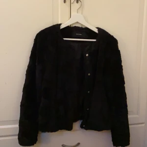 Pälsjacka från Vero Moda  - Den sitter som en XS-S