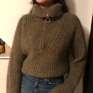 H&M Sweater  - Stickat tröja. Mycket varmt 💕 Lite oversize 🤍