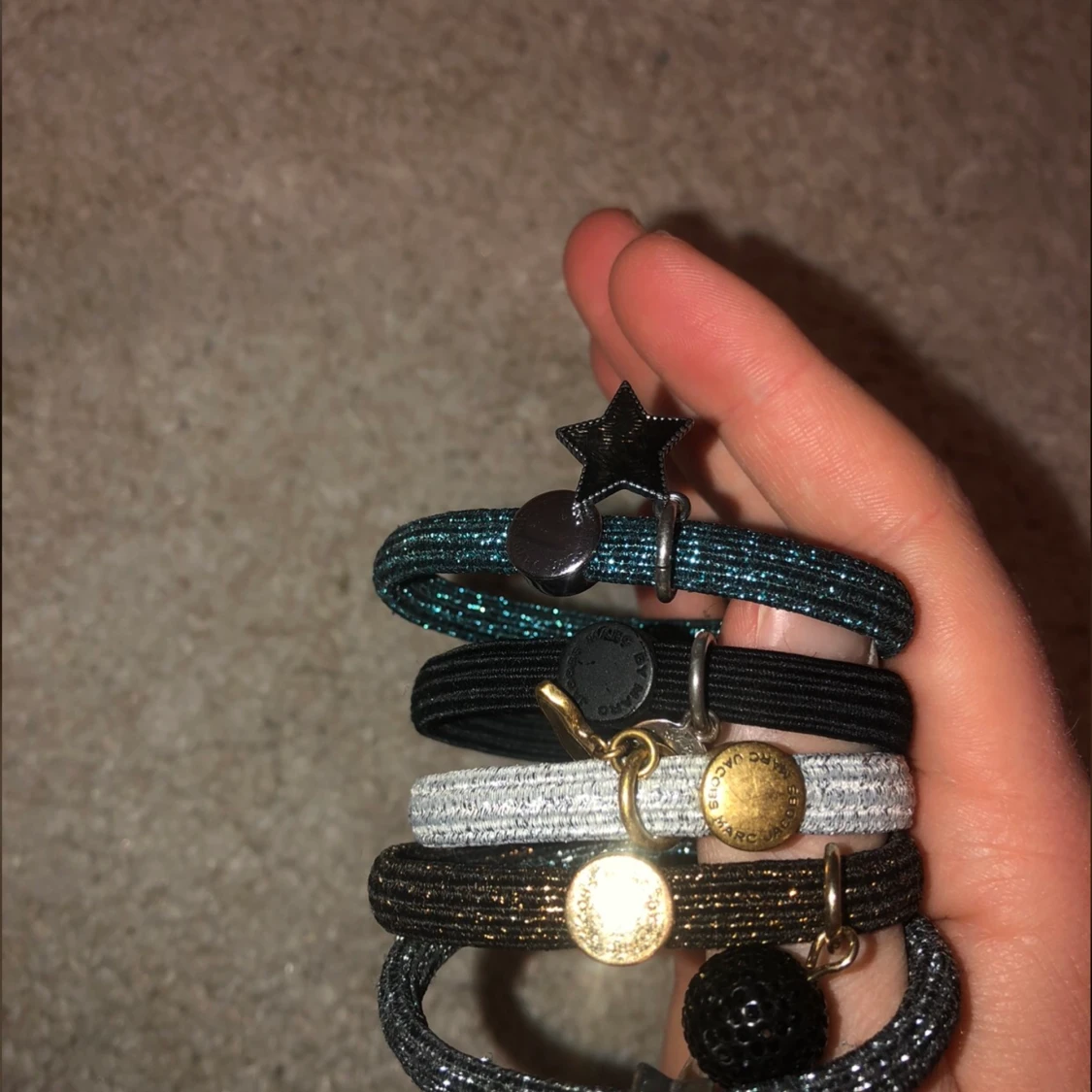 Slutsålda Marc Jacobs tofsar - 91