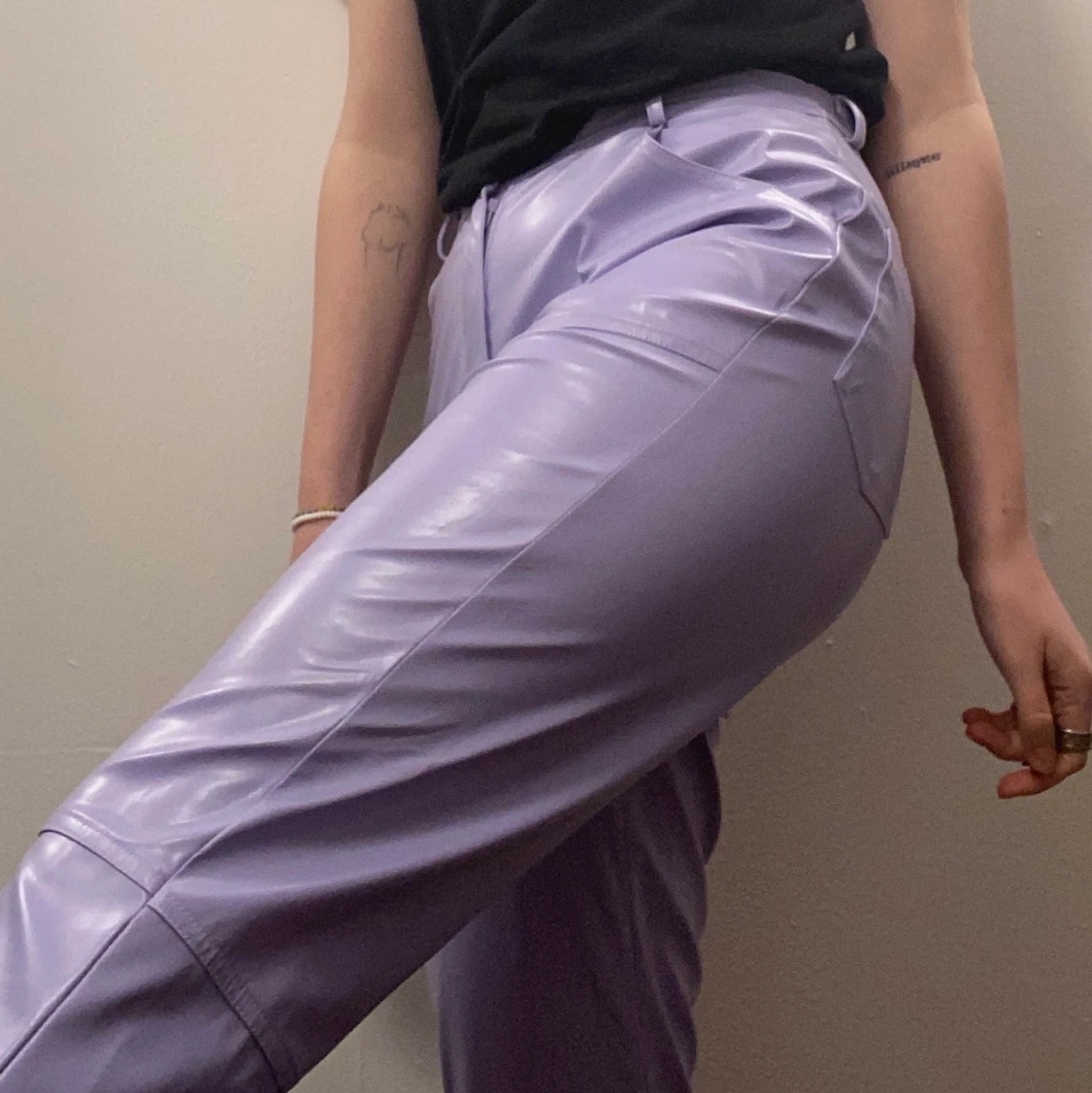 Lila skinnbyxor - 90