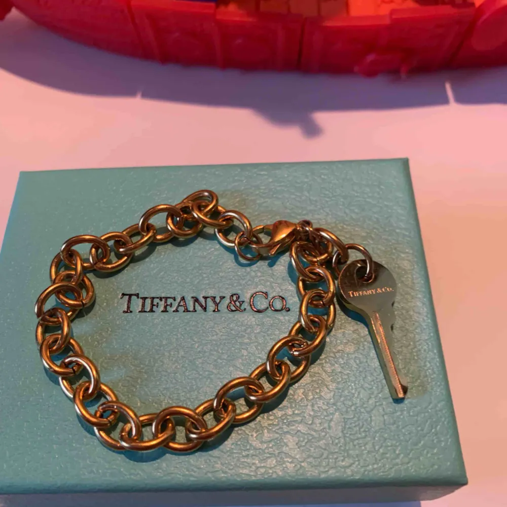 Tiffany armband i guld färg rostfritt stål . Accessoarer.