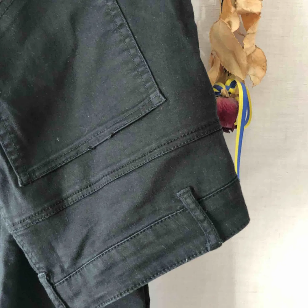 Svart Bootcut jeans, använd ett fåtal gånger🍀 väldigt sköna . Jeans & Byxor.