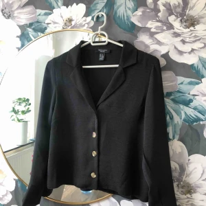  - Petite blus från Asos storlek 36 i nyskick. 60kr, frakt ingår i priset. 