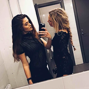  - Väldigt liten i storleken, passar även för S/XS, kaxig och bara använd 2gånger. Stretchig.