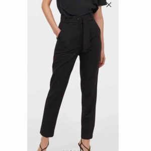  - Super fina nya kostymbyxor från hm! Köptes nygligen & är slutsålda nu på hm! Dom är helt ny! Endast testade! Råkade ta bort lappen, så kan ej göra retur i butik så säljs här istället 👌🏽