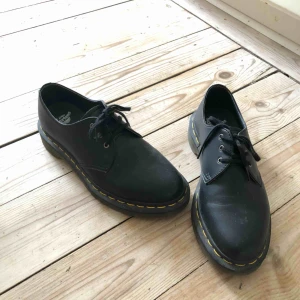  - Dr martens klassiska korta modell 100% vegan. Knappt använda! 