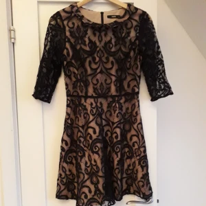  - This is a really pretty lace dress from Oasis. It has been used around 3 times and very carefully. Only being sold because it's too small.