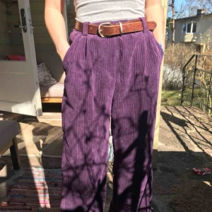  - Säljer lila bekväma manchester byxor, mer detaljer kontakta mig gärna!