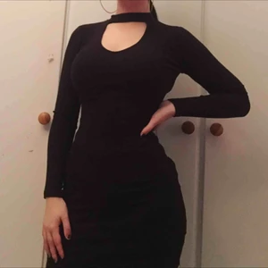  - Snygg svart klänning, krm inte till användning