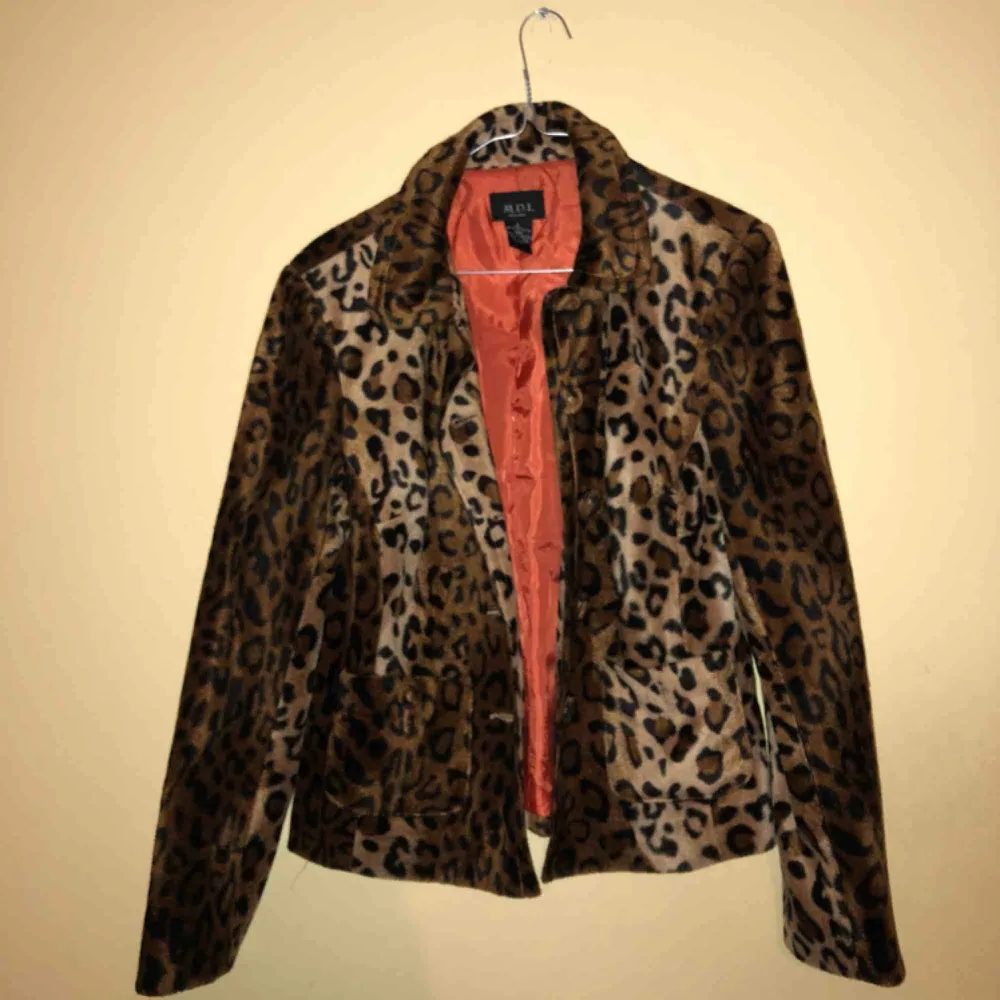 Vintage leopard print velour jacket. For spring. . Jackor.