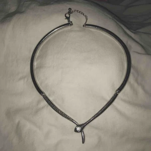  - Orm halsband/chocker  Fraktar! Kolla gärna in mina andra annonser:)💕