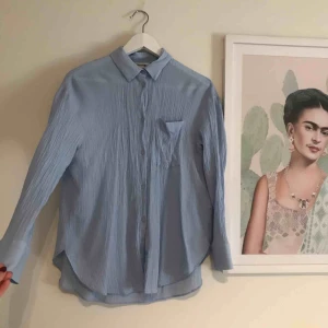  - En stor oversize skjorta från h&m. Nyinköpt! Använd 2 gånger✨🌷
