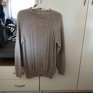  - Gammel rosa stickad tröja. Frakt tillkommer