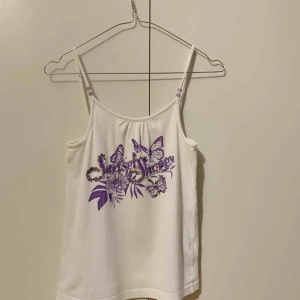  - Tops i storlek xs, fin skick, Finns i Odenplan Stockholm, 10kr för porto 