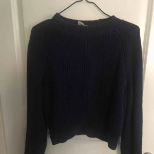  - Stickad crop top. Snygg och lite varmare