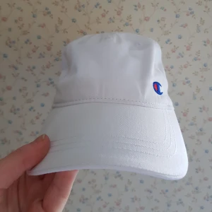  - Champions keps endast använts 1 gång. Mycket bra skick & storleken kan justeras där bak. Frakt ej inkluderat.