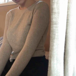  - Beige/naturfärgad/hudfärgad Tröja från bikbok, mysig och snygg, bra skick!!  Kan mötas i Sthlm! Kramkram🌸