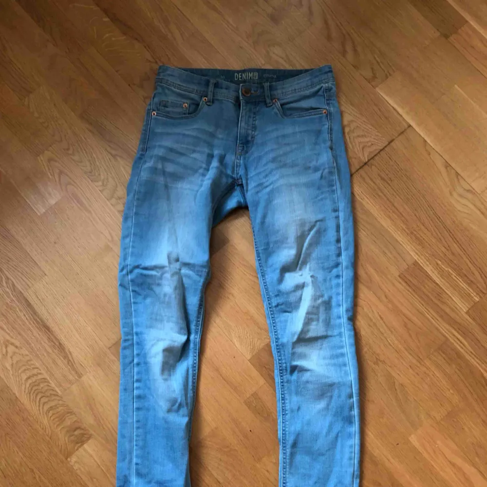 Superbekväma denim jeans. Säljs pga rensning av garderoben. Mom-jeans liknande. . Jeans & Byxor.