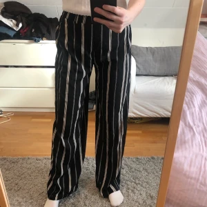 Wide leg byxor -  Sköna byxor från Bershka!!!