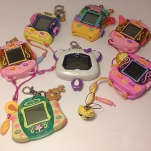 SÖKER: Tamagotchi eller LPS virtual pet🦋💘 - SÖKER: Tamagotchi eller LPS virtual pet🦋💘 eller liknande!! Har du en liggandes eller vet någon som säljer hör av dig🥺💘🦋
