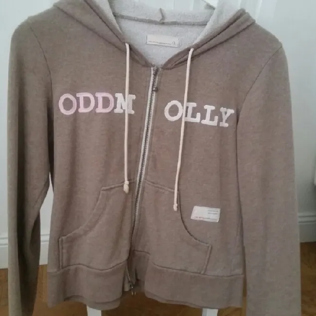 Oddmolly tröja med luva i storlek 1. I riktigt bra skick använt ett fåtal gånger. . Hoodies.